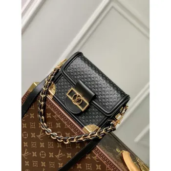 LV M22597 Louis Vuitton Dauphine Mini Bag Černá