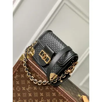 LV M22597 Louis Vuitton Dauphine Mini Bag Černá