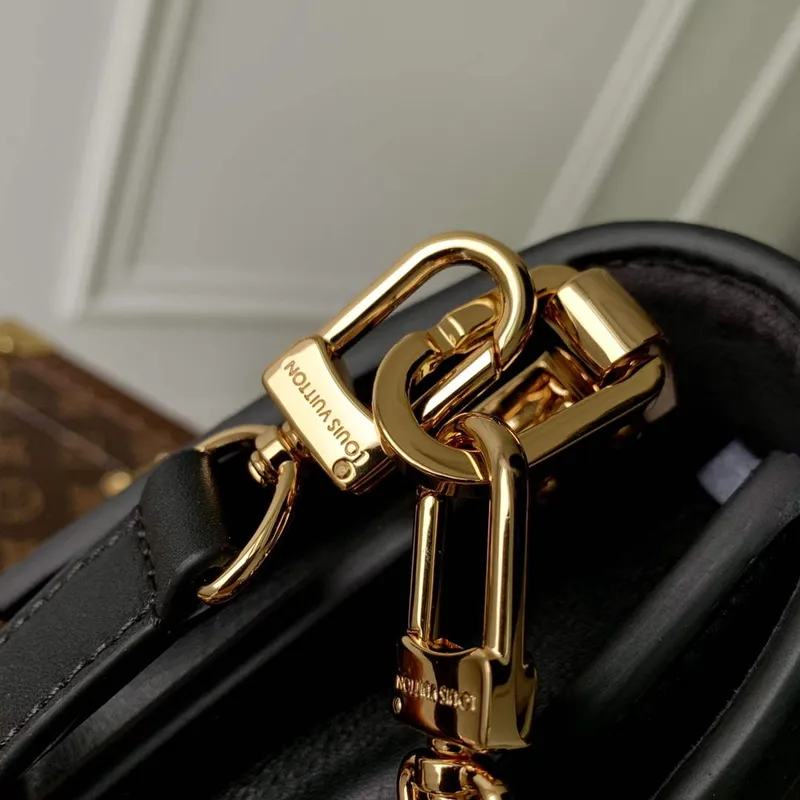 LV M22597 Louis Vuitton Dauphine Mini Bag Černá