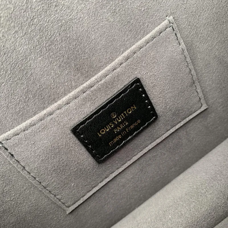 LV M22597 Louis Vuitton Dauphine Mini Bag Černá