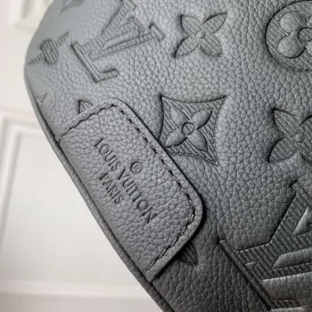 LV M46036 Louis Vuitton Discovery PM Bumbag Černá