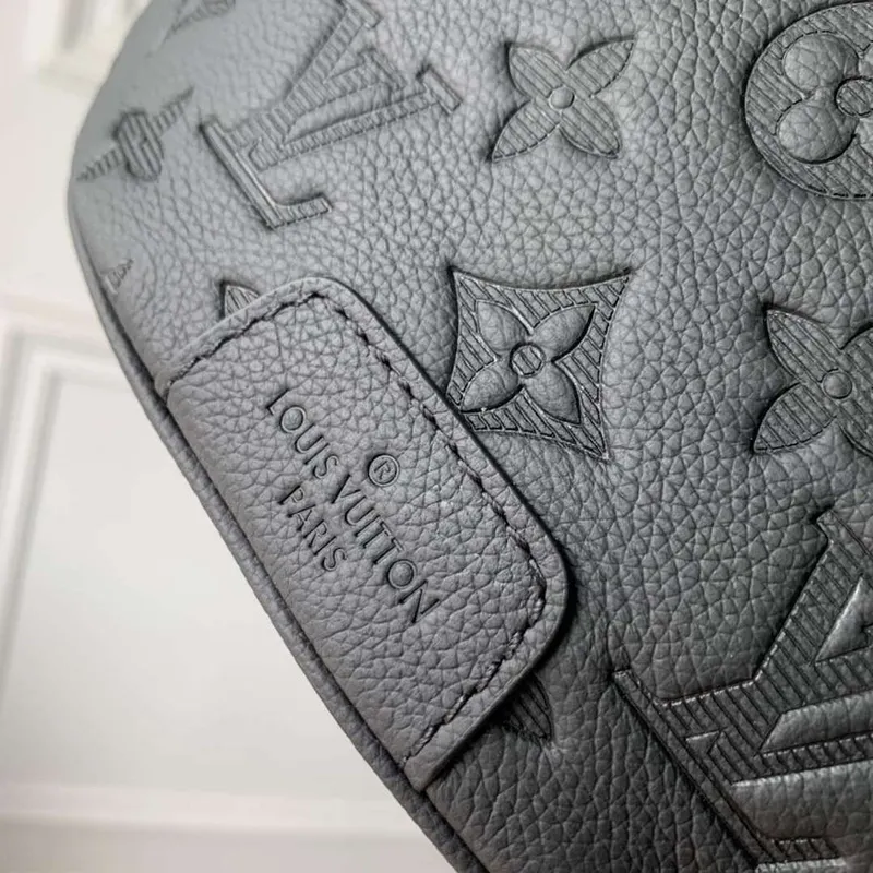 LV M46036 Louis Vuitton Discovery PM Bumbag Černá
