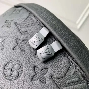 LV M46036 Louis Vuitton Discovery PM Bumbag Černá