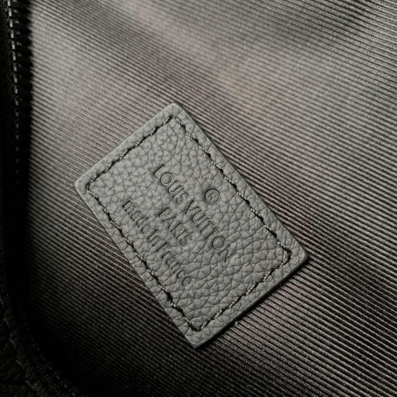 LV M46036 Louis Vuitton Discovery PM Bumbag Černá