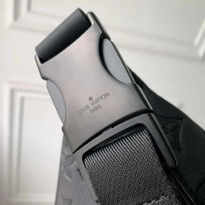 LV M46036 Louis Vuitton Discovery PM Bumbag Černá