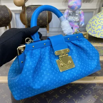LV M22325 Louis Vuitton Monogram Clutch Modrá