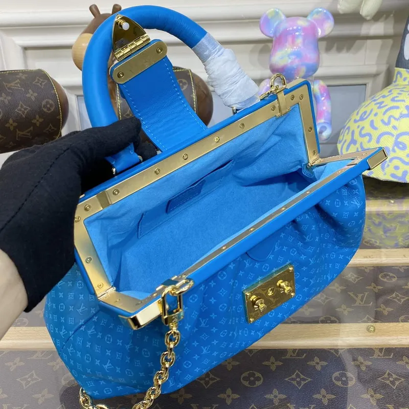 LV M22325 Louis Vuitton Monogram Clutch Modrá