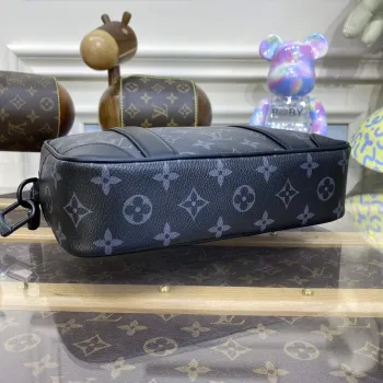 LV M82076 Louis Vuitton Pochette Kasai