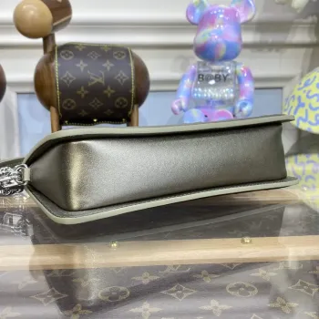 LV M81828 Louis Vuitton Lexington Pouch Bag Světle zlatá