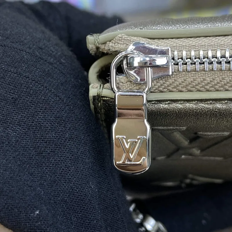 LV M81828 Louis Vuitton Lexington Pouch Bag Světle zlatá
