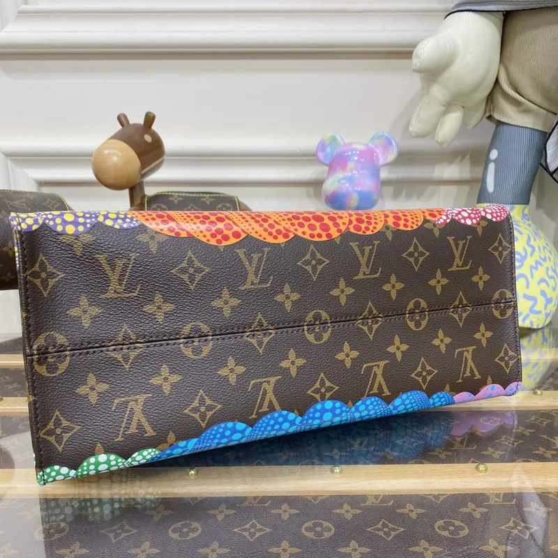 Louis Vuitton M46466 LV x YK OnTheGo MM Taška