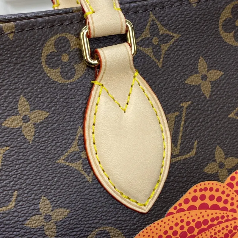 Louis Vuitton M46466 LV x YK OnTheGo MM Taška