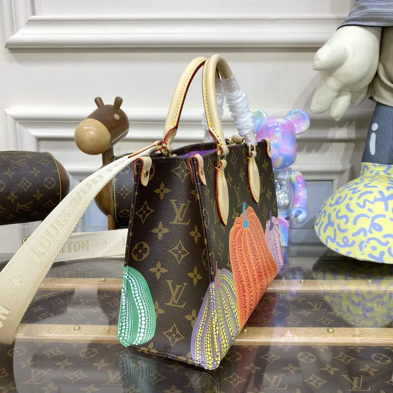 Louis Vuitton M46467 LV x YK OnTheGo PM Taška
