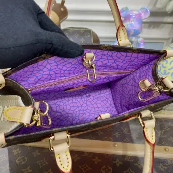 Louis Vuitton M46467 LV x YK OnTheGo PM Taška