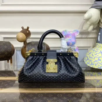 LV M22326 Louis Vuitton Monogram Klutch Černá