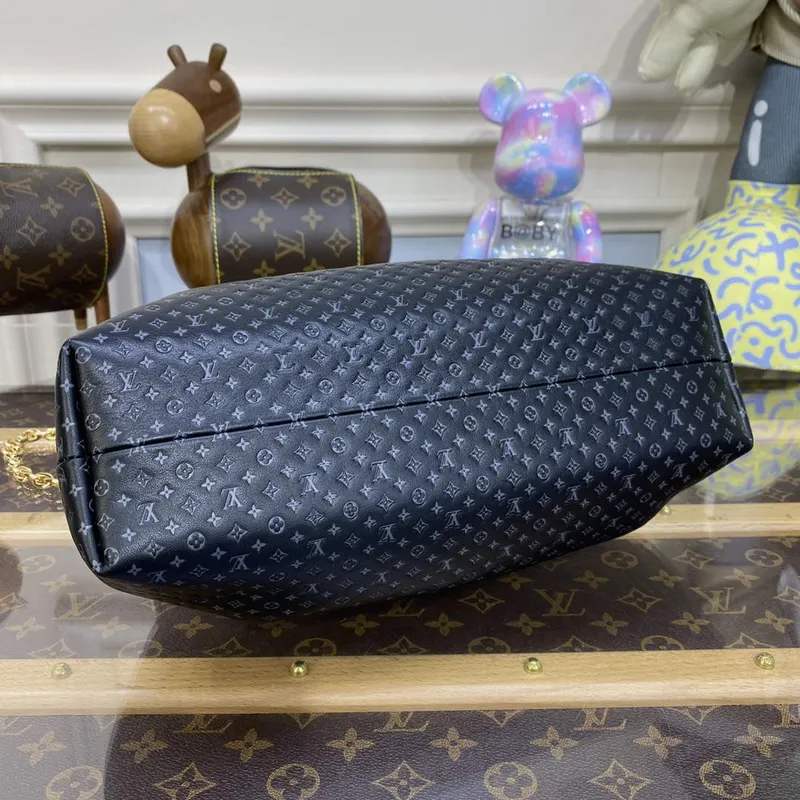 LV M22326 Louis Vuitton Monogram Klutch Černá