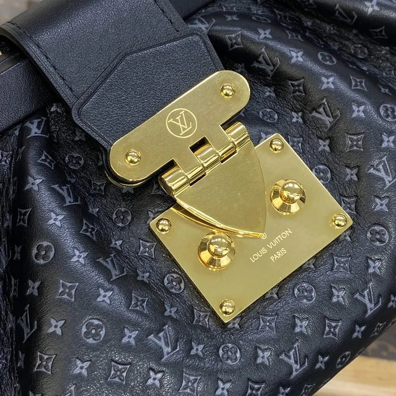 LV M22326 Louis Vuitton Monogram Klutch Černá