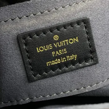 LV M22326 Louis Vuitton Monogram Klutch Černá