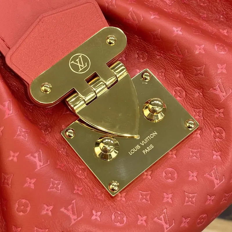 LV M22327 Louis Vuitton Monogram Kapsa Červená