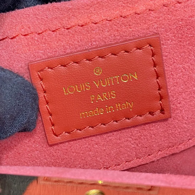 LV M22327 Louis Vuitton Monogram Kapsa Červená