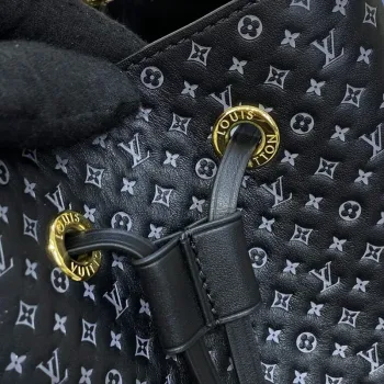 LV M22598 Louis Vuitton Néonoé BB Kabela na řetěz černá