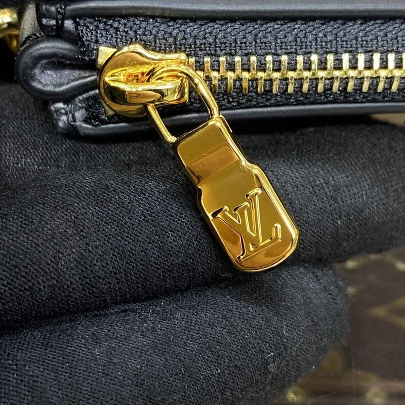 LV M82247 Louis Vuitton Lexington Pouch Bag Černá