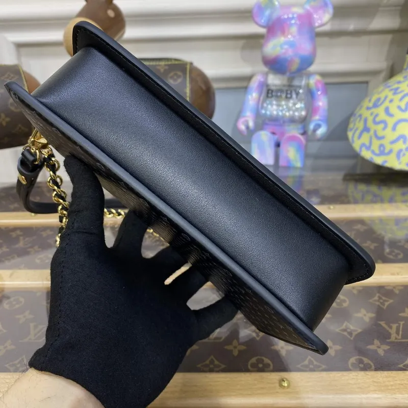 LV M82247 Louis Vuitton Lexington Pouch Bag Černá