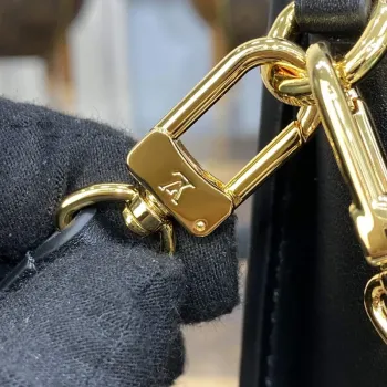 LV M82247 Louis Vuitton Lexington Pouch Bag Černá