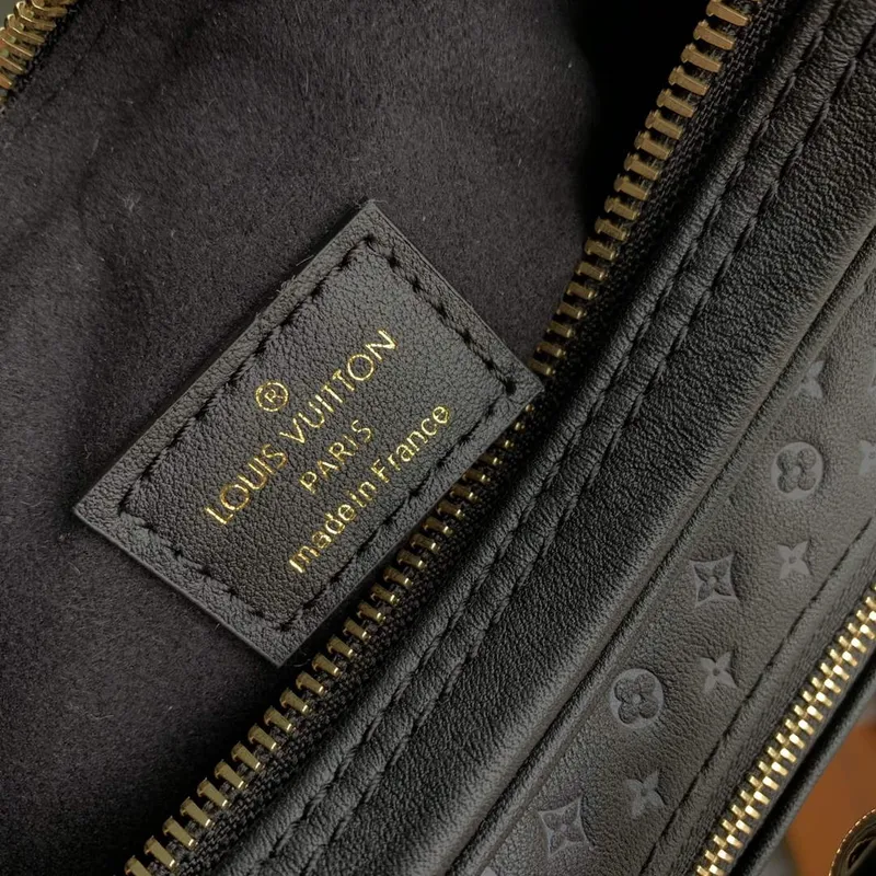 LV M22591 Louis Vuitton Loop Baguette Kabelka Černá