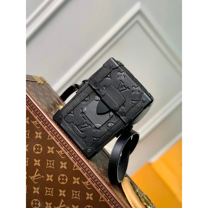 LV M82077 Louis Vuitton Vertikální Trunk Nositelná Peněženka černá embosovaná