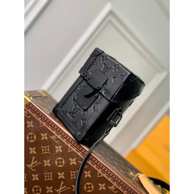 LV M82077 Louis Vuitton Vertikální Trunk Nositelná Peněženka černá embosovaná
