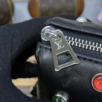 LV M22429 Louis Vuitton Coussin PM Taška černý diamant