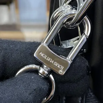 LV M22429 Louis Vuitton Coussin PM Taška černý diamant