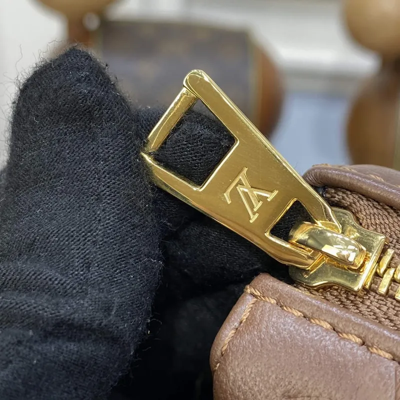 LV M21263 Louis Vuitton Coussin PM Taška Taupe Hnědá