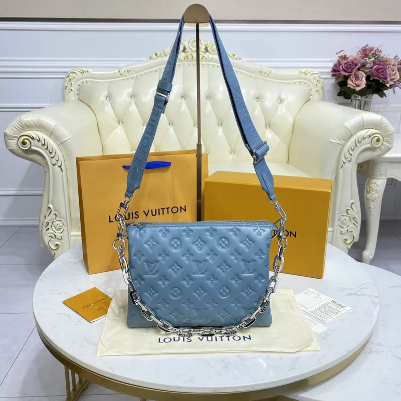 LV M21197 Louis Vuitton Coussin PM Taška v barvě mlhově modré