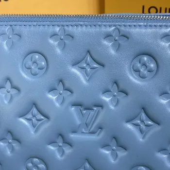 LV M21197 Louis Vuitton Coussin PM Taška v barvě mlhově modré