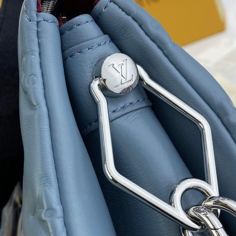 LV M21197 Louis Vuitton Coussin PM Taška v barvě mlhově modré