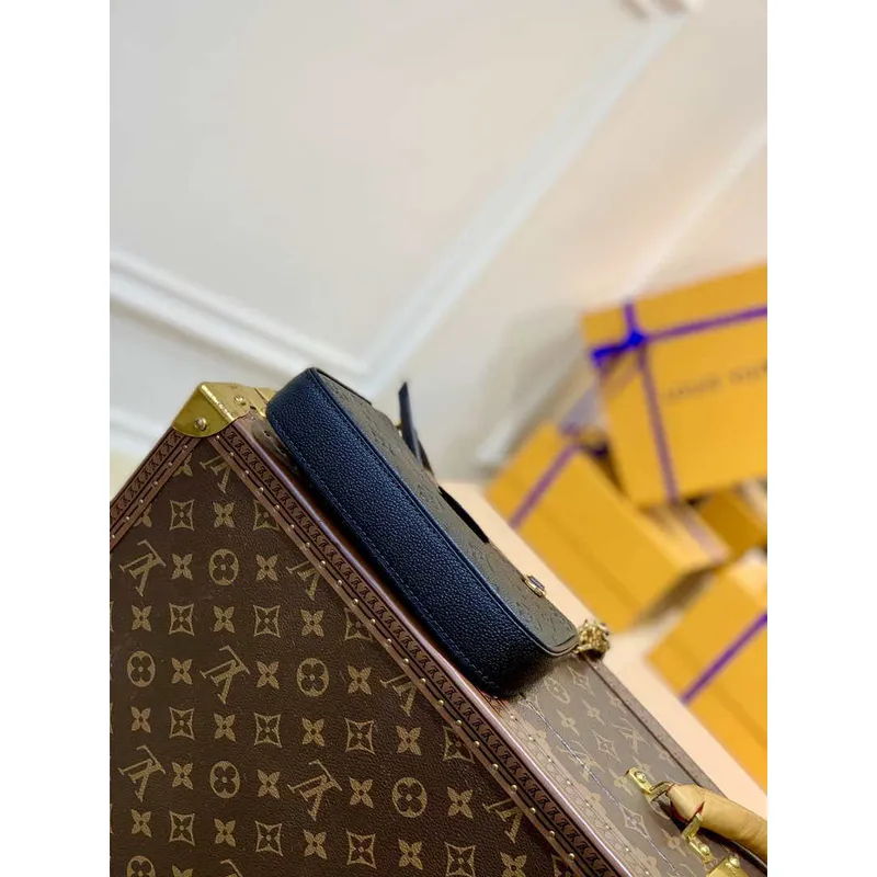 Louis Vuitton M80349 LV Easy Pouch ON Strap Monogram Taška