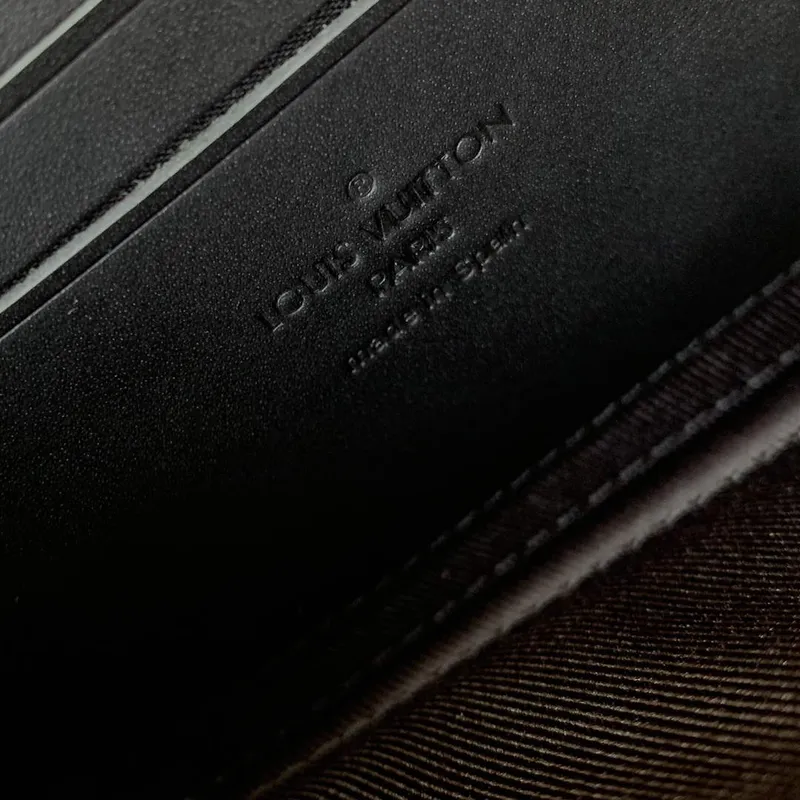 LV M59161 Louis Vuitton Alpha Wearable Wallet Černá