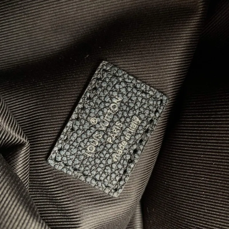 LV M21359 Louis Vuitton Roll Top Batoh Šedý