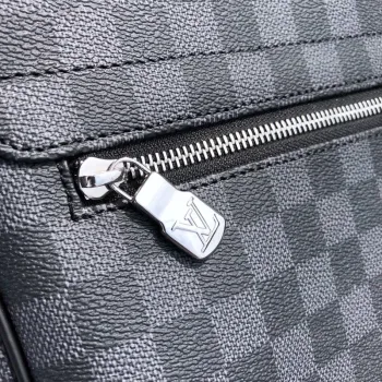 Louis Vuitton N41029 District MM Damier graphite Černá