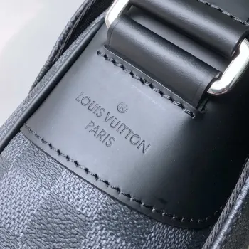 Louis Vuitton N41029 District MM Damier graphite Černá