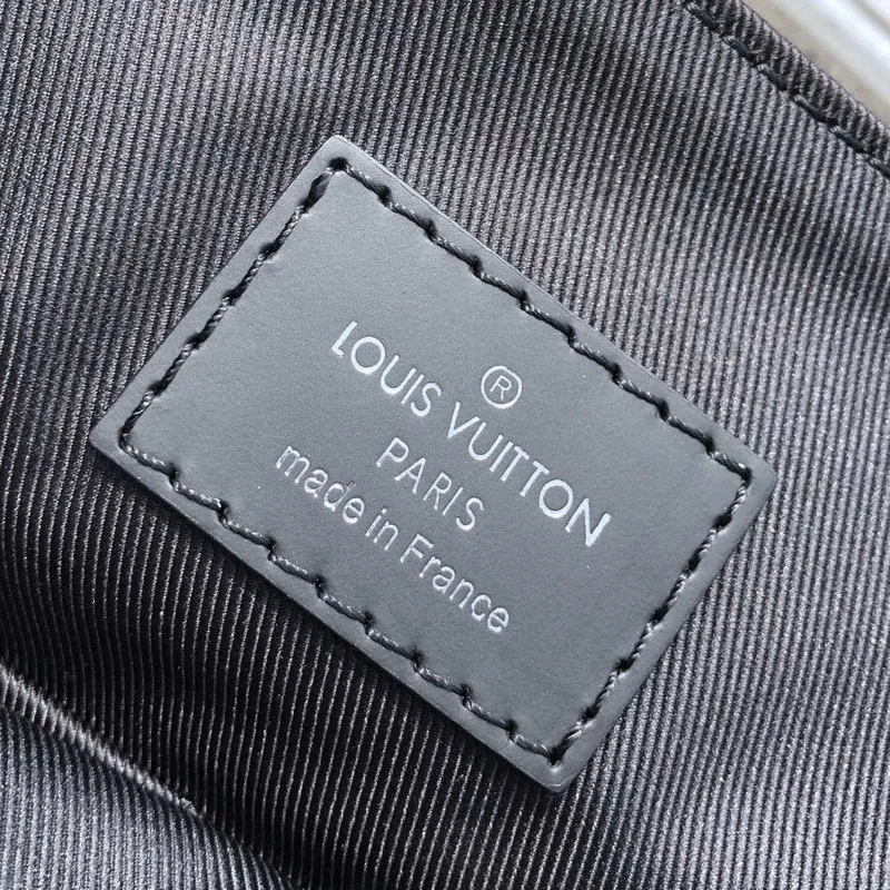 Louis Vuitton N41029 District MM Damier graphite Černá
