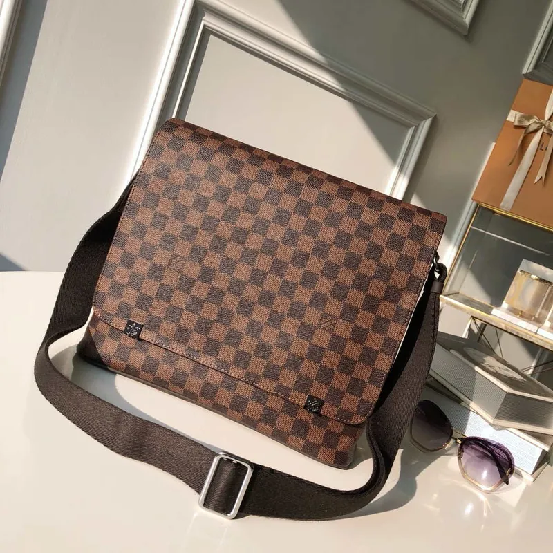 Louis Vuitton N41032 District MM Taška Damier Ebène