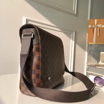 Louis Vuitton N41032 District MM Taška Damier Ebène