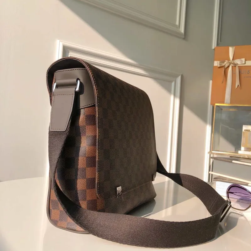 Louis Vuitton N41032 District MM Taška Damier Ebène
