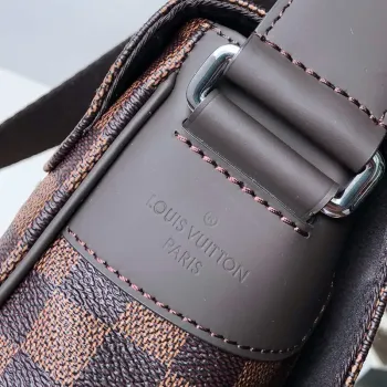 Louis Vuitton N41032 District MM Taška Damier Ebène