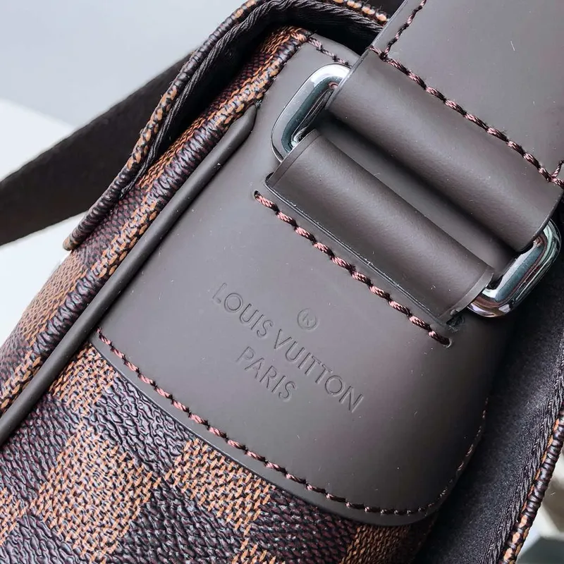 Louis Vuitton N41032 District MM Taška Damier Ebène