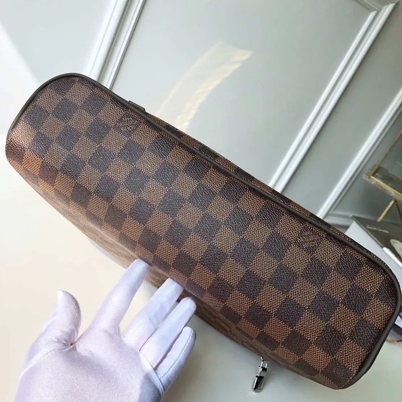 Louis Vuitton N41032 District MM Taška Damier Ebène