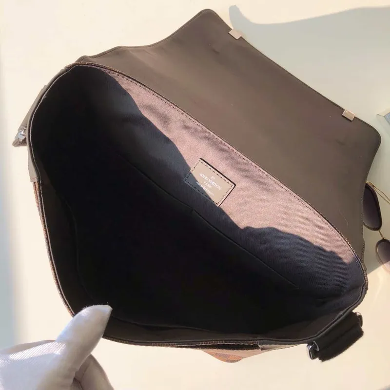 Louis Vuitton N41032 District MM Taška Damier Ebène